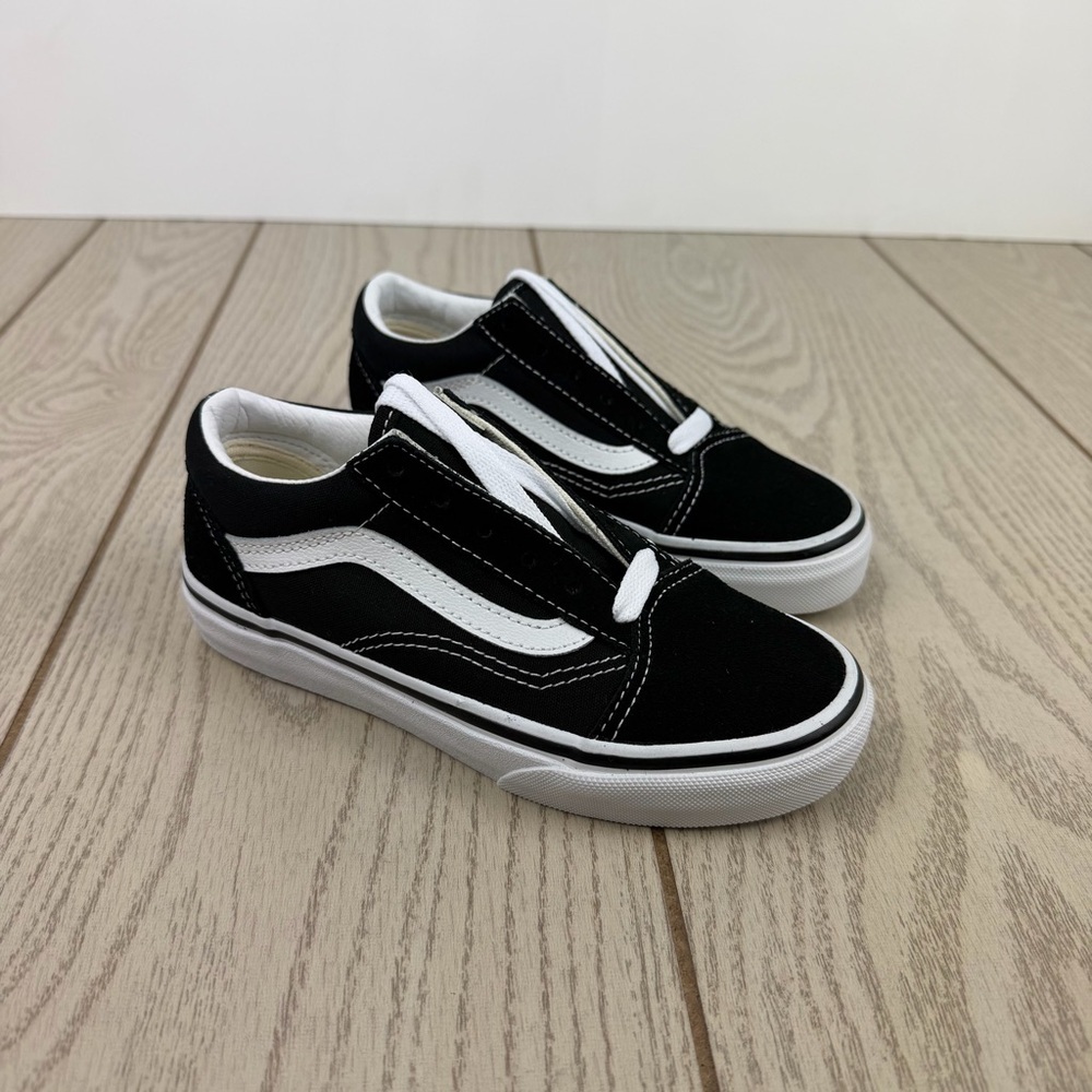 Vans Little Kids Old Skool Shoes Lace Sneaker 13.5 Youth Black/True White $45